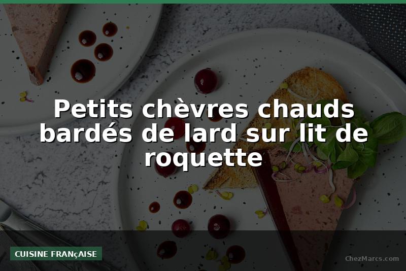 Petits chèvres chauds bardés de lard sur lit de roquette