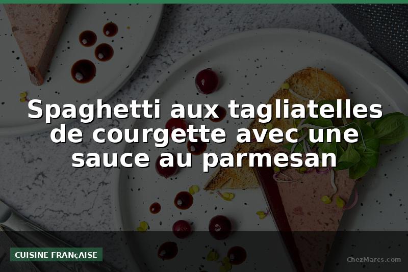 Spaghetti aux tagliatelles de courgette avec une sauce au parmesan